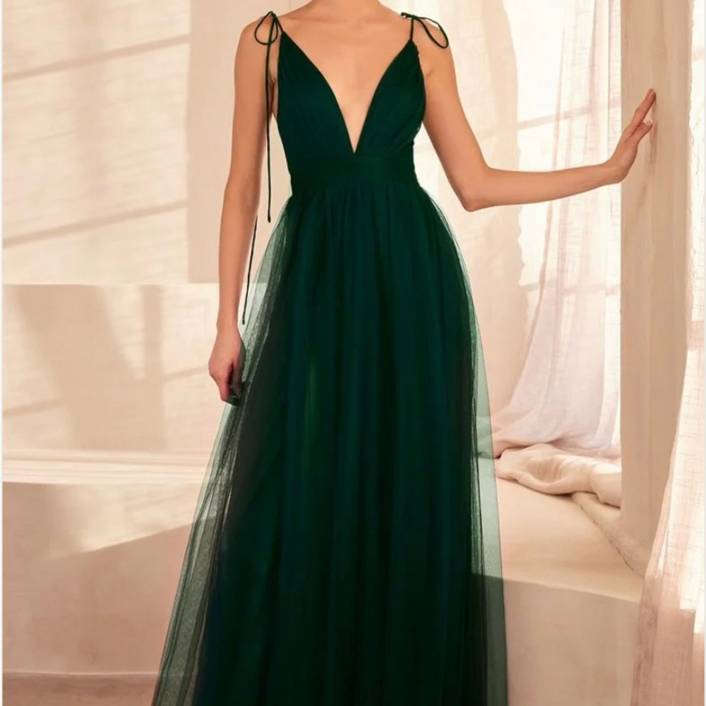 Chic Emerald Maxi Dress with Slit - Picture 2 of 5